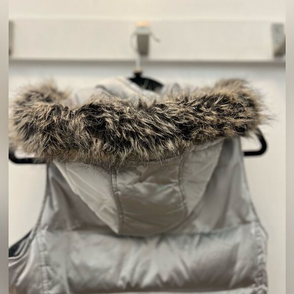 Land’s End Puffer Vest - Picture 4 of 7